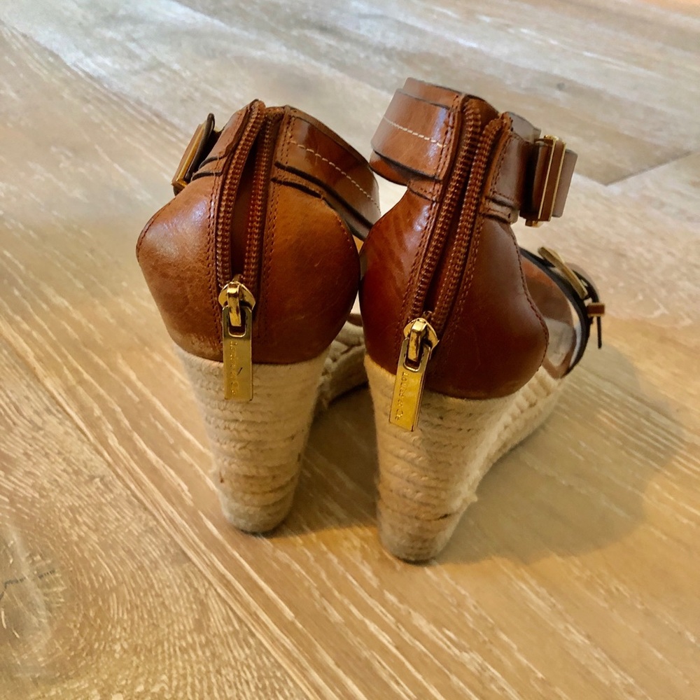 Stylish “Louise et Cie” Sz 7.5 wedge sandals - Picture 3 of 7